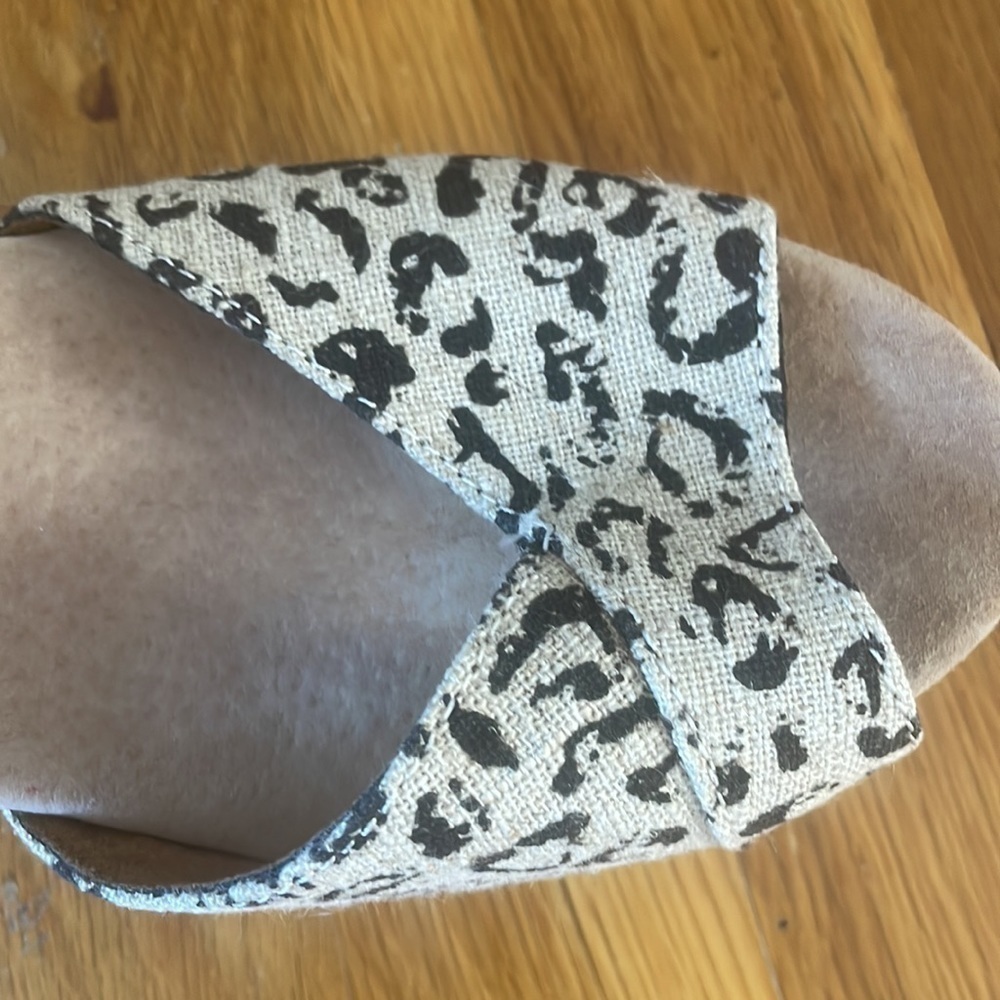 Toms Cheetah Print Wedge Sandals Size 9 - Picture 4 of 4
